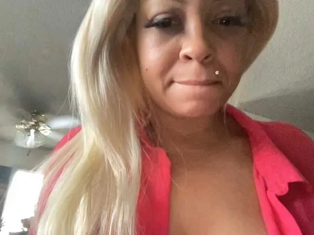 CocaNutt on BongaCams 