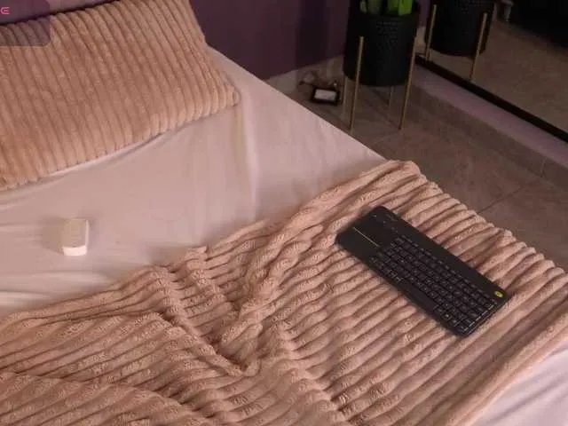 ElleDiane on BongaCams 