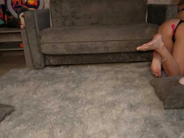 emely1benz on BongaCams 