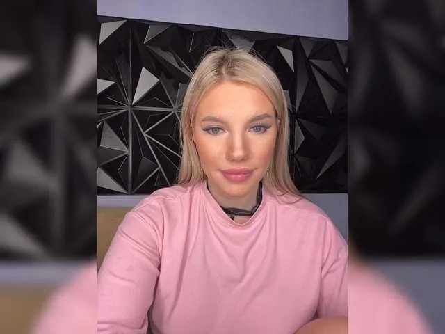 LYLAtop on BongaCams 