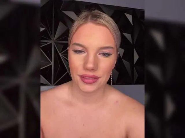 LYLAtop on BongaCams 