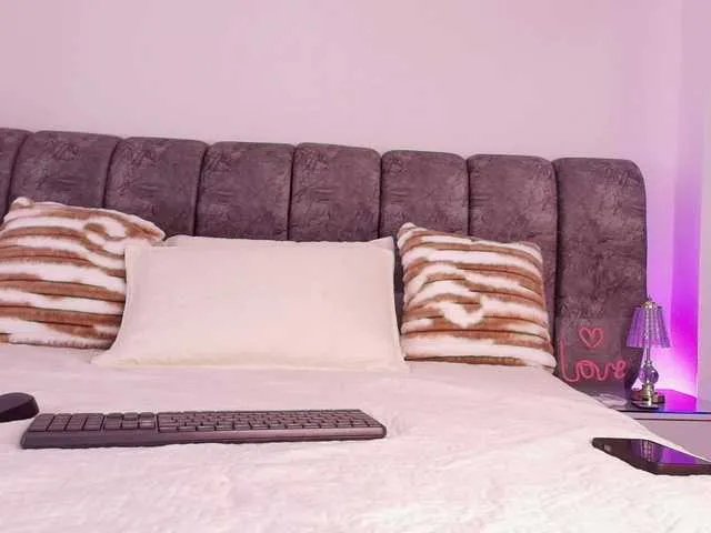 naia-blesed on BongaCams 