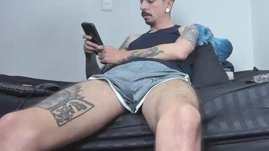aaronbigdickxxx on Cam4 