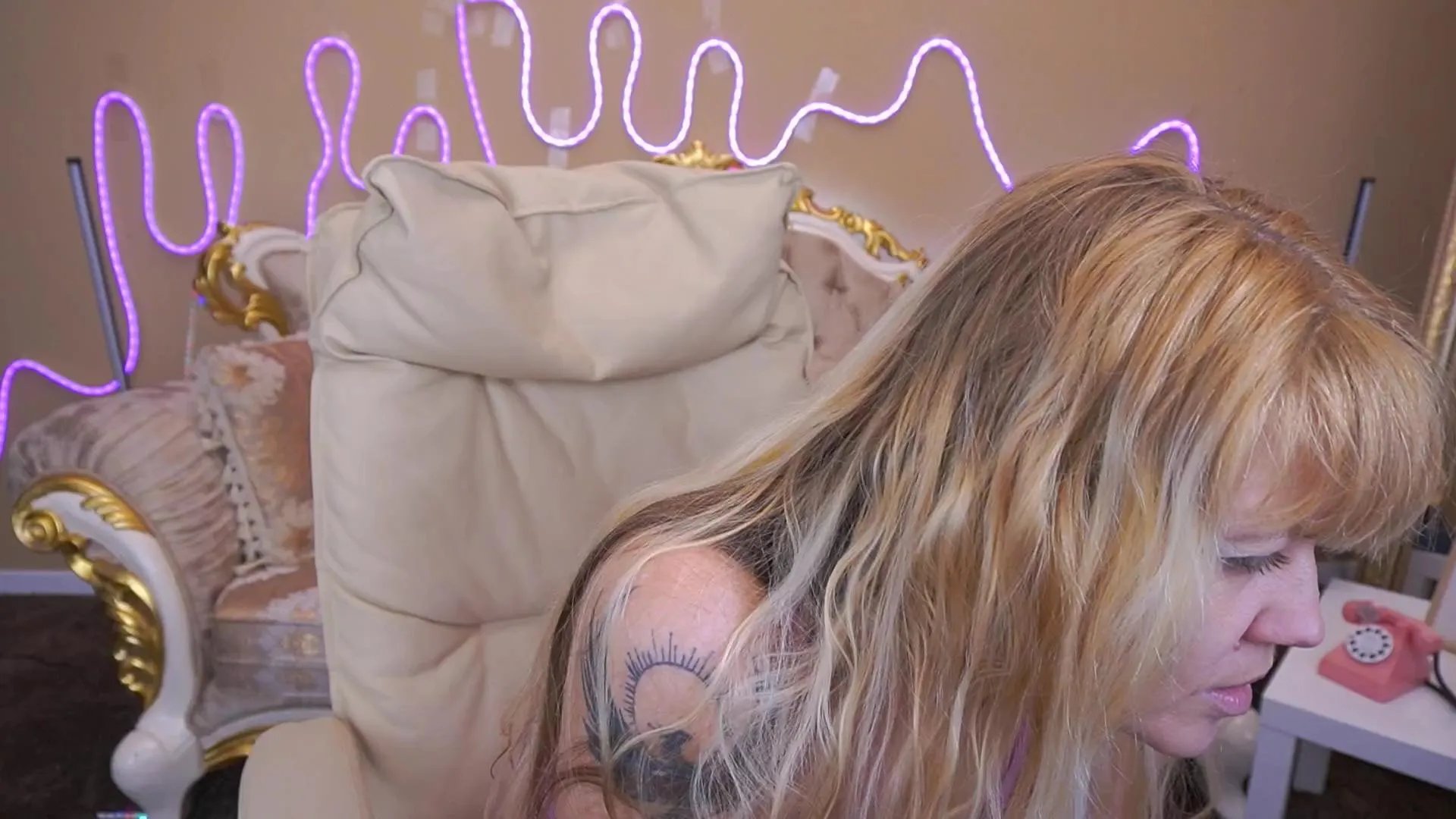 BellaLaPetit on Cam4 