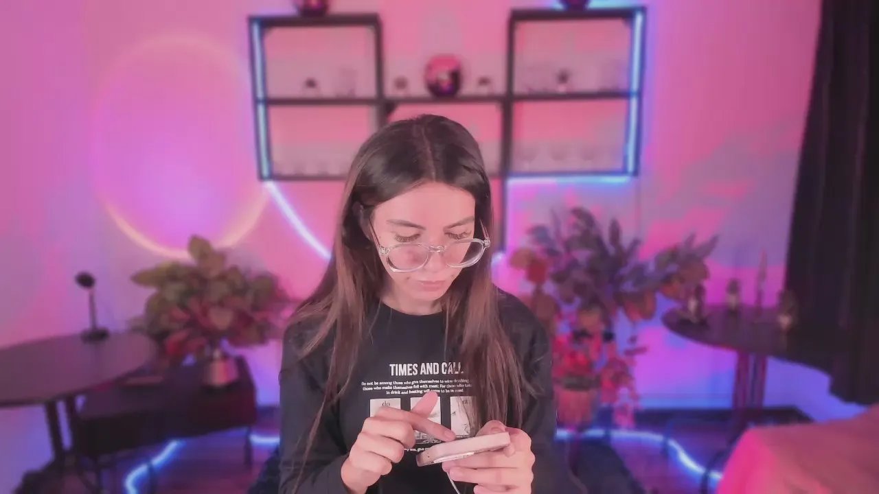 littleslutvhot on Cam4 