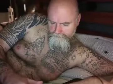 tattooeddilf01 on Chaturbate 